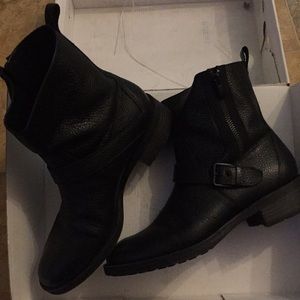 Barely worn black boots from Nine West